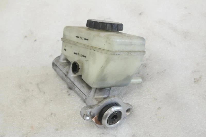 1999 LEXUS LS400 BRAKE MASTER CYLINDER WITH RESERVOIR - Image 2 of 4