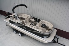 New 23 ft. Tri tube, 200 hp. 4 stroke and trailer