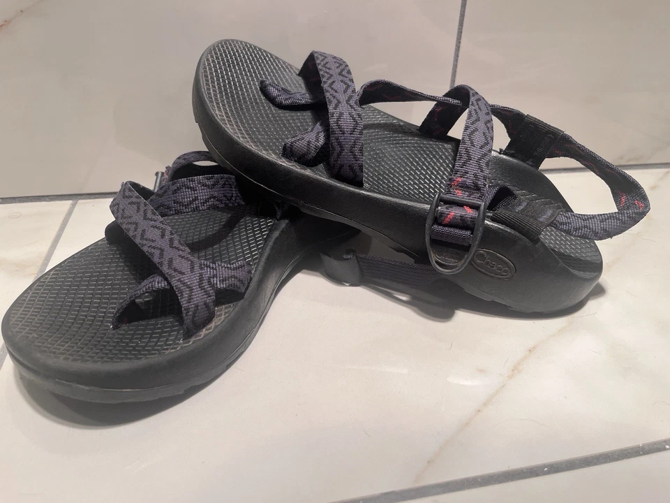 Chaco’s para hombre talla 9 púrpura y negro con detalles en naranja estampado Foto 4 de 4