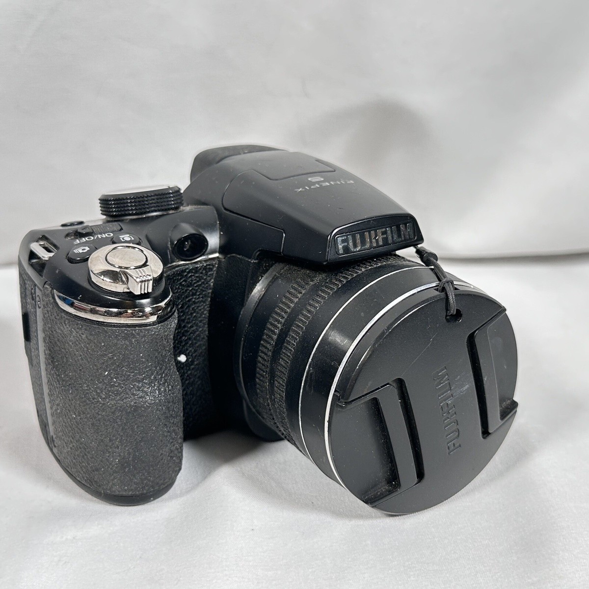 Fujifilm Finepix S4250WM 14MP 24X Digital Camera with Cap for Parts READ X