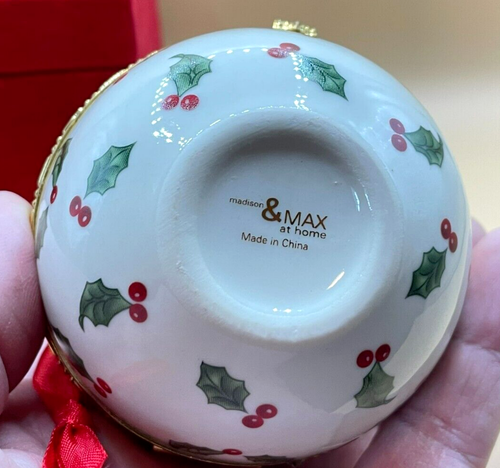 Ivory & Gold Holly Collection Hinged Box Pomander Potpourri Ornament - Picture 5 of 11