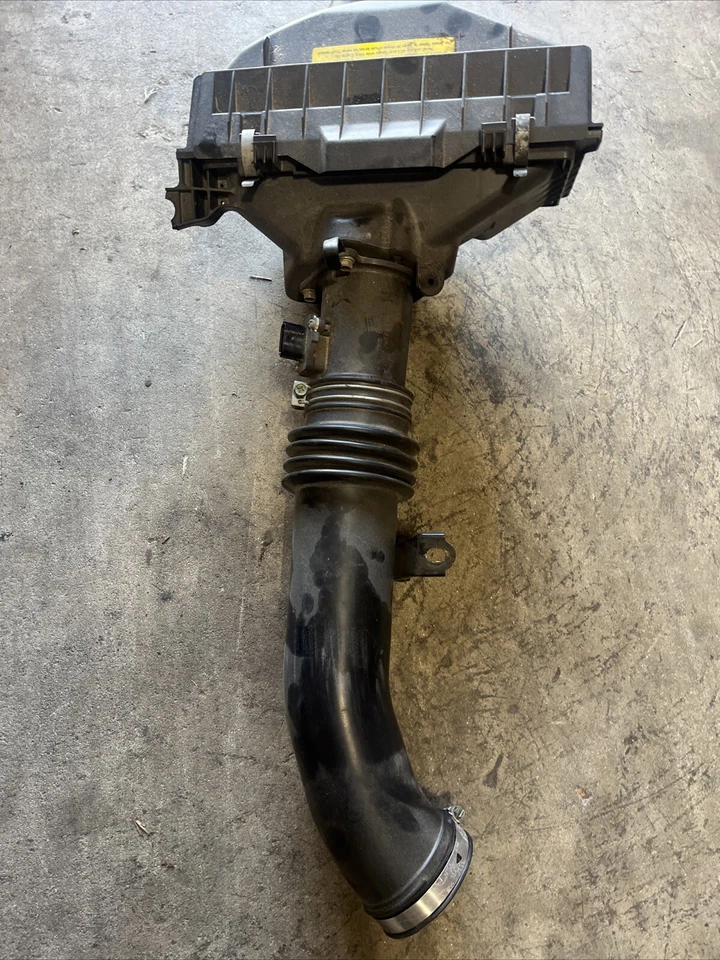 Damage 2003 06 Nissan 350Z OEM Air Intake Filter Box With  MAF - Image 2 of 4