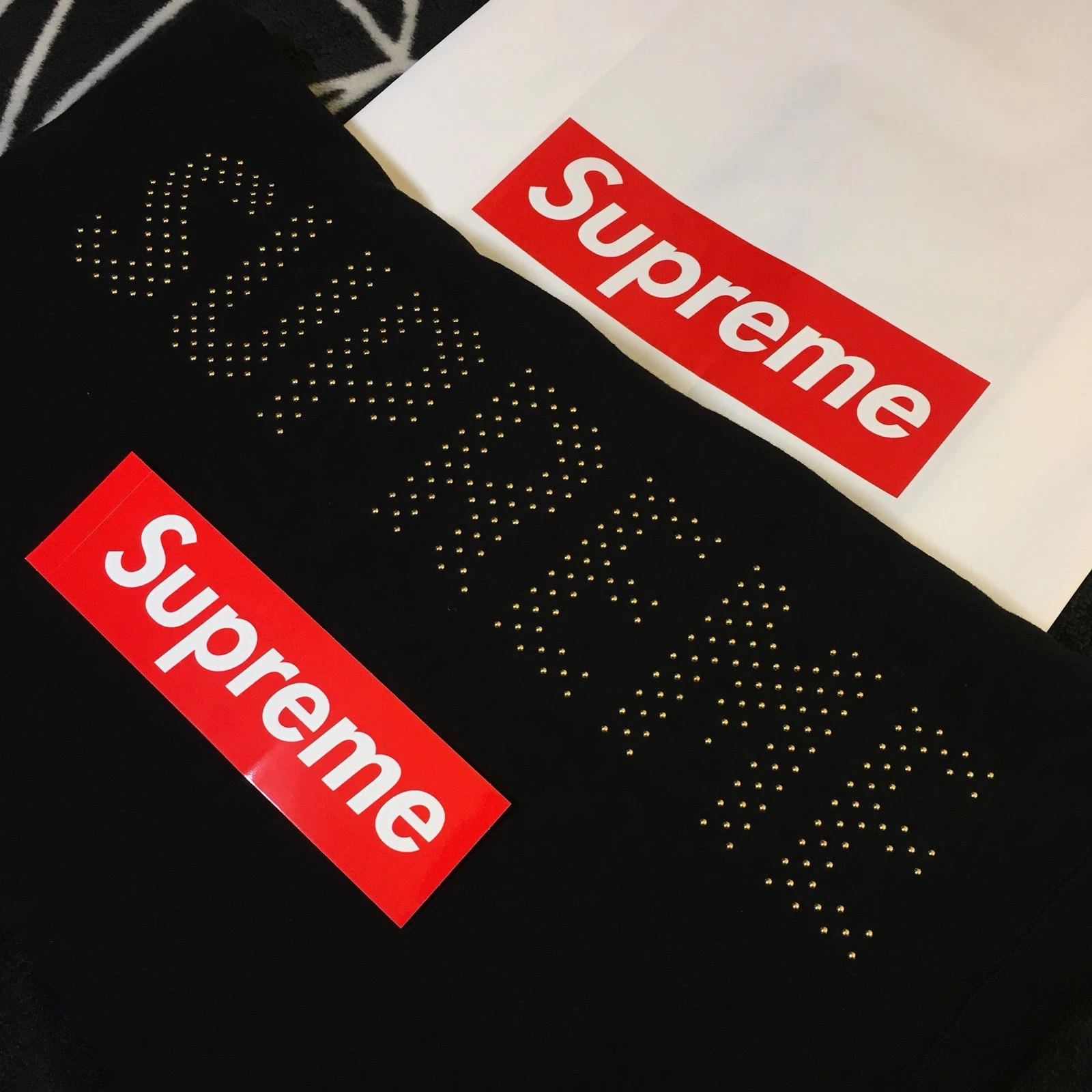 SWEAT SHIRT À CAPUCHE CLOUTÉ SUPRÊME (GRAND) (NOIR) SS18 BOÎTE BANDANA LOGO SWEAT À CAPUCHE