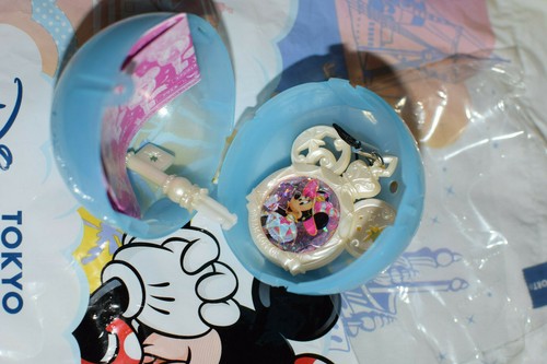 Tokyo Disneyland GACHA machine plastic key dangle Minnie Mouse - Picture 3 of 5