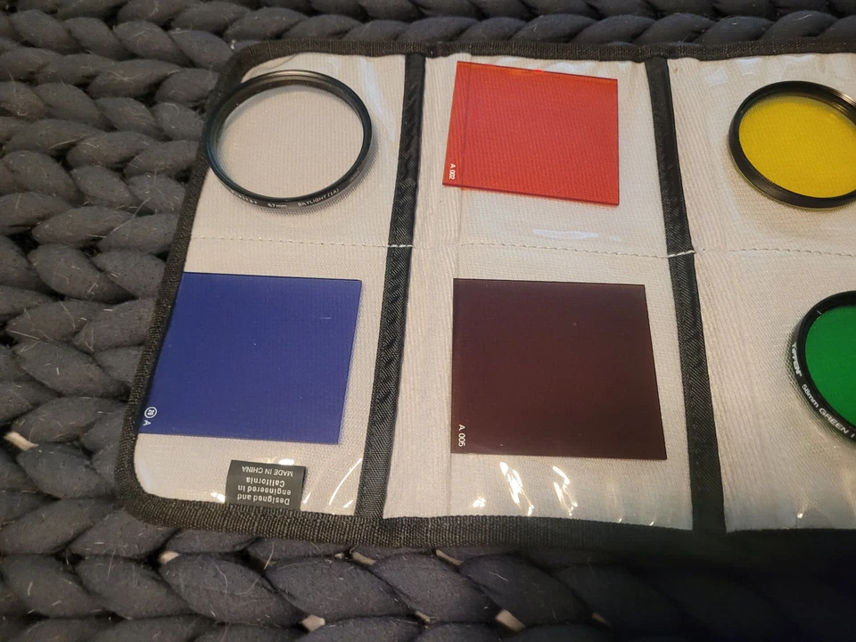 Tiffen, Hoya, Vivitar, Cokin - Assortment of filters in folding Tamrac case - Image 2 of 4