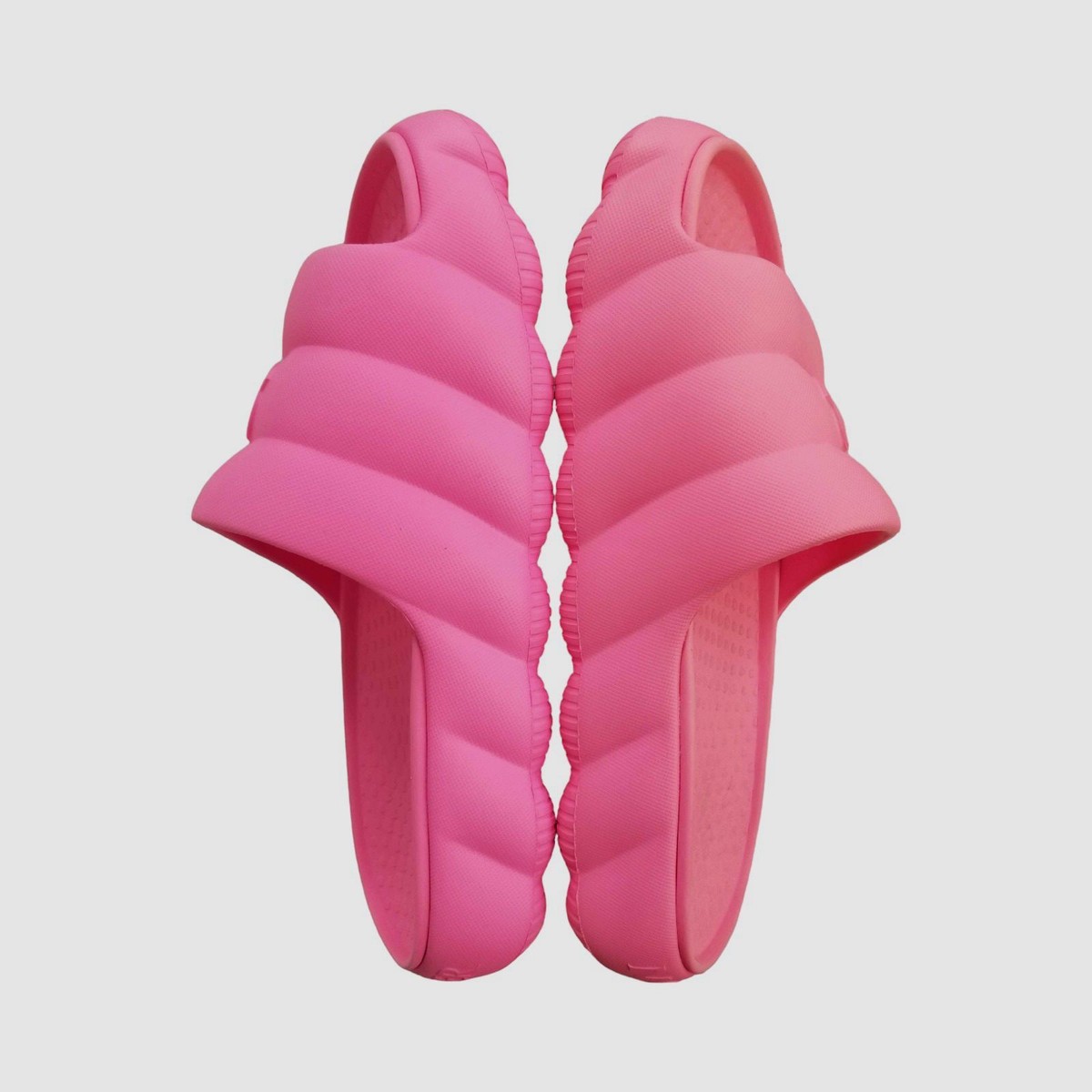 【関税&送料込】Moncler Pink Fabric Mon Pocket Slippers $295 Moncler Women's Pink Lilo Round Open-Toe Logo Slide