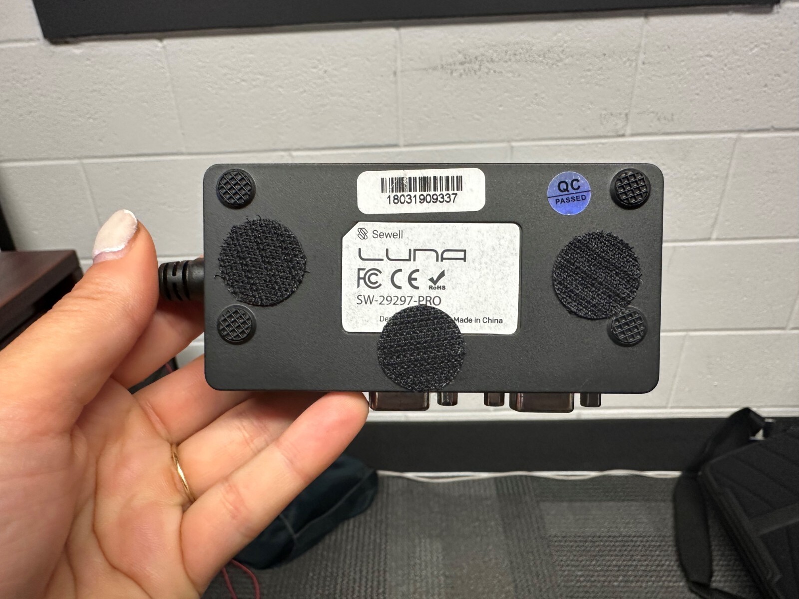 Sewell Direct Luna BNC to VGA + HDMI Converter Luna BNC to VGA+HDMI