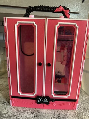 2013 Barbie Ultimate Closet Fashionista. RETIRED