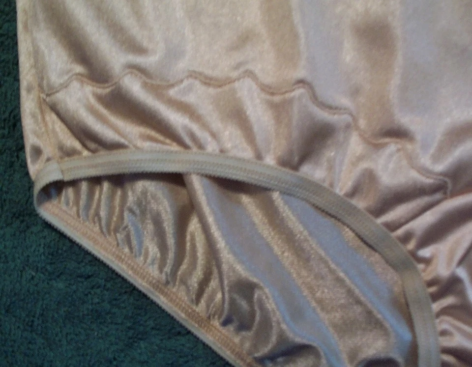 3 双 Dixie Belle 米色尼龙 7 码扇形腿内裤 3.00 美元折扣不匹配 — 第 3/3 张图片