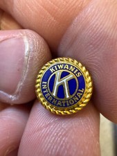 Vintage Kiwanis International Gold Tone Collectible Fashion Lapel Pin 6461