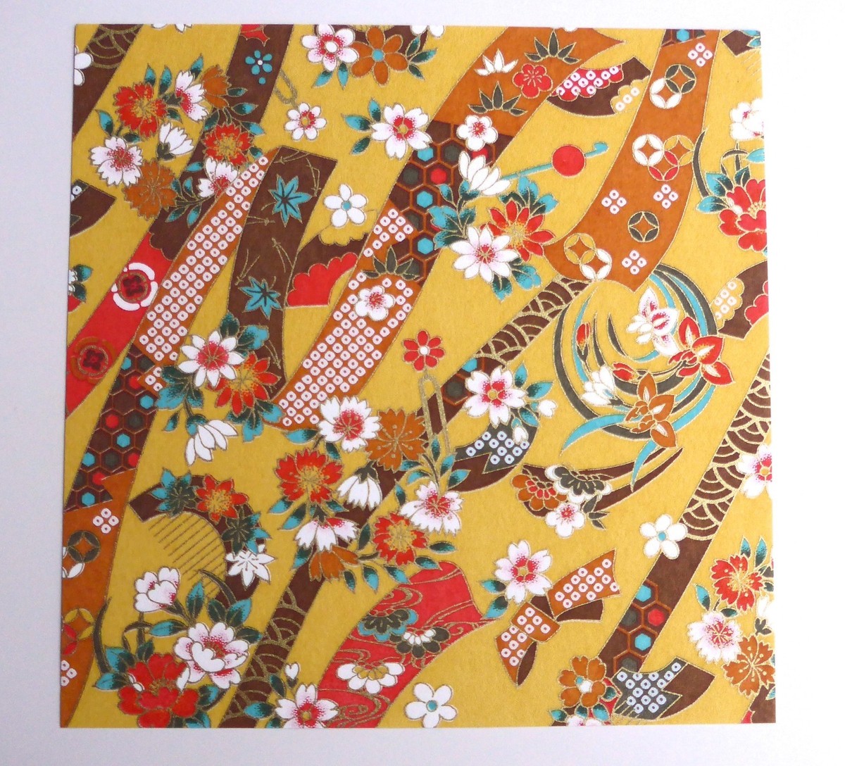 Pendentif Rond Fleurs Multicolores Fond Jaune - Style Japonais Fait Main | Bijou Artisanat