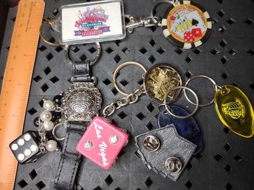 Lot Of Gambling Themed Keychains And 1 Pin OVF18 - Picture 13 of 20