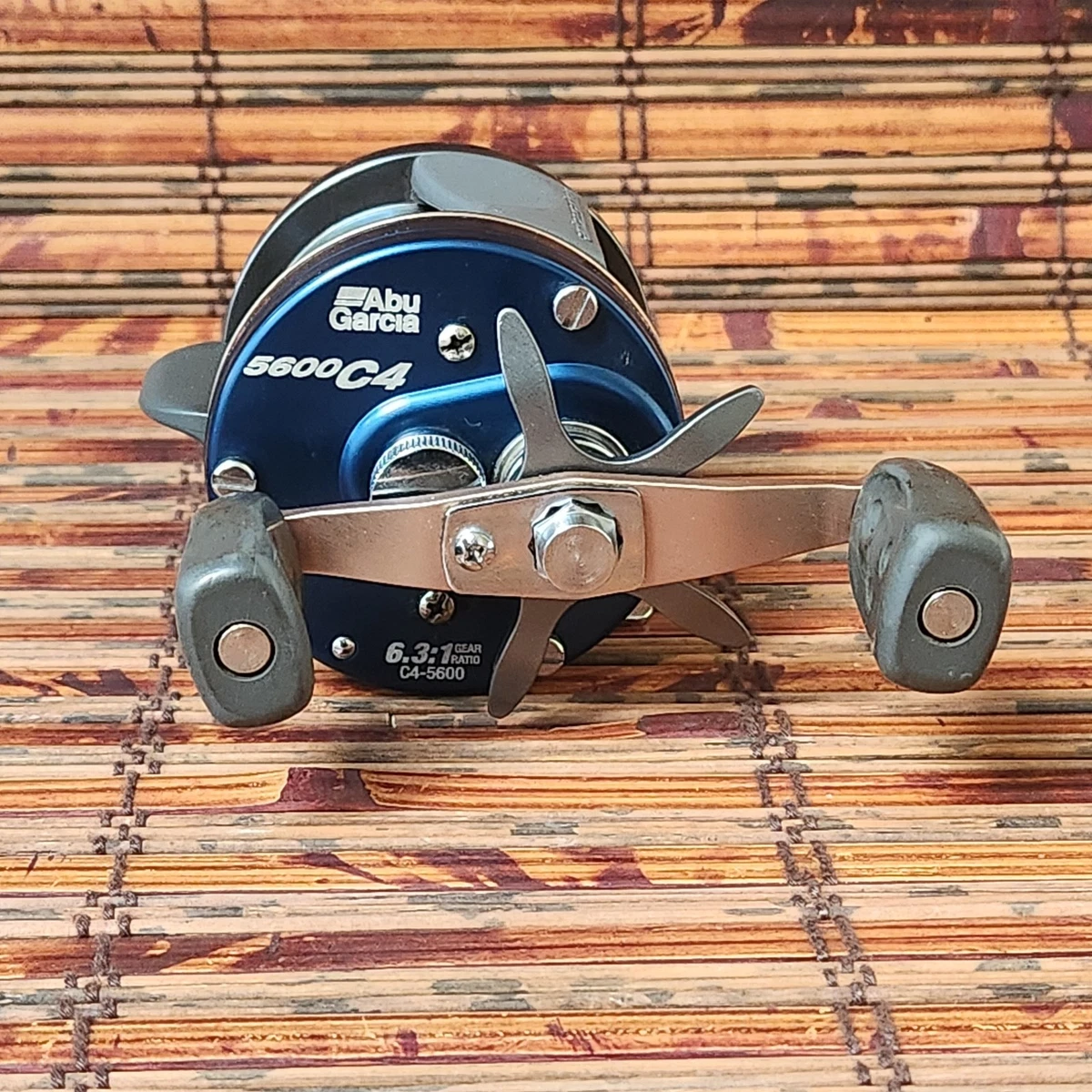 Abu Garcia Right Baitcast Reel 6.3: 1 Gear Ratio Fishing Reels for