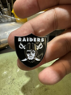 Las Vegas Raiders / Los Angeles Raiders VINTAGE SHELD PIN NFL