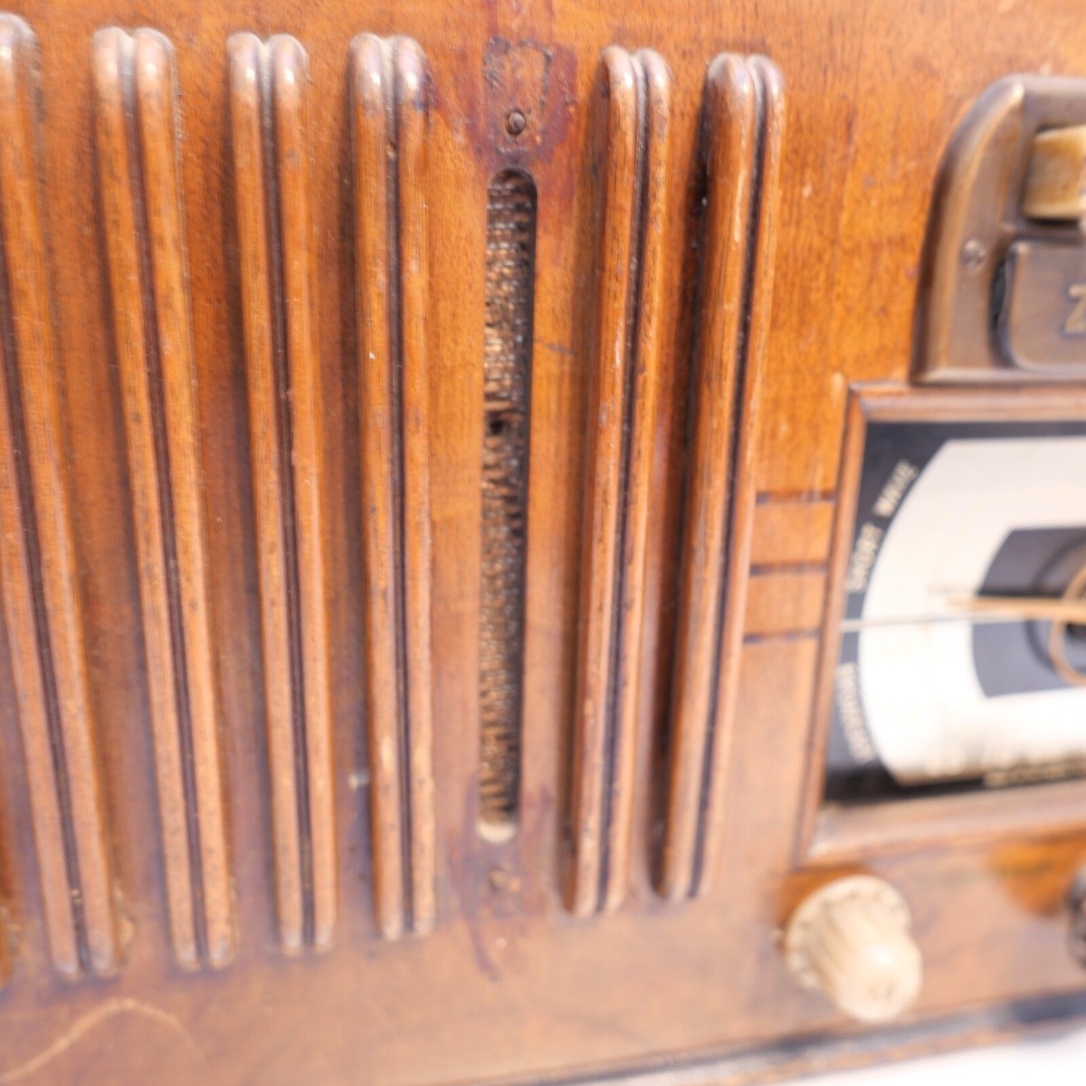Vintage ZENITH 6-S-523 STD. Broadcast and Short Wave Radio Vintage ZENITH 6-S-523 STD. Broadcast and Short Wave Radio