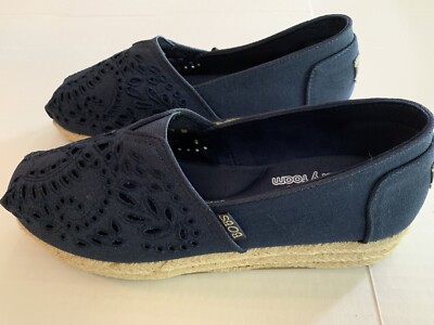 Skechers Women s Bobs Highlights  Sun Flower Eyelet Navy Blue Size 8.5