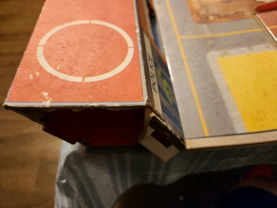 Vintage CORGI "Hero City" Fold-Out Suitcase PLAY SET Rare Car  - Image 2 of 4