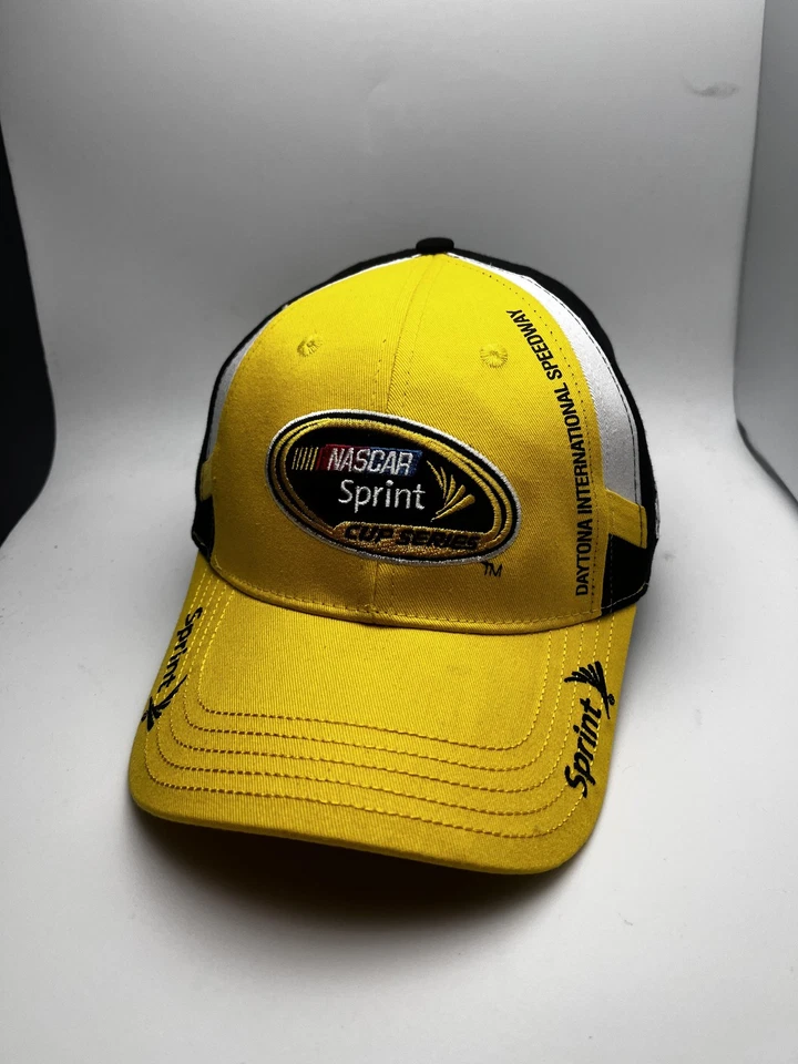 Gorra ajustada NASCAR Sprint Cup Series para hombre amarilla negra parche de carreras Daytona Foto 2 de 4