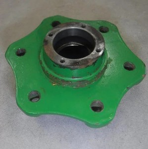 Used Front Wheel Hub fits John Deere 670 770 790 3005 670 770 790 M802816