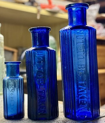 x3 (ein lustig schönes Set!) 1890 s Victorian Poison Bottles - Cobalt Blue (K571)
