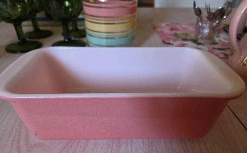Vintage Pyrex Flamingo Pink Loaf Pan Bread Pan 213 Pink 1.5 Qt Made in USA