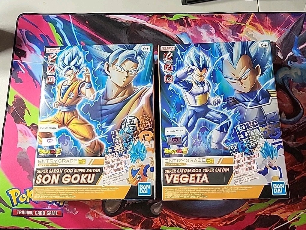BanDai 38pc Dragon Ball Super Saiyan God  SON GOKU  & VEGETA