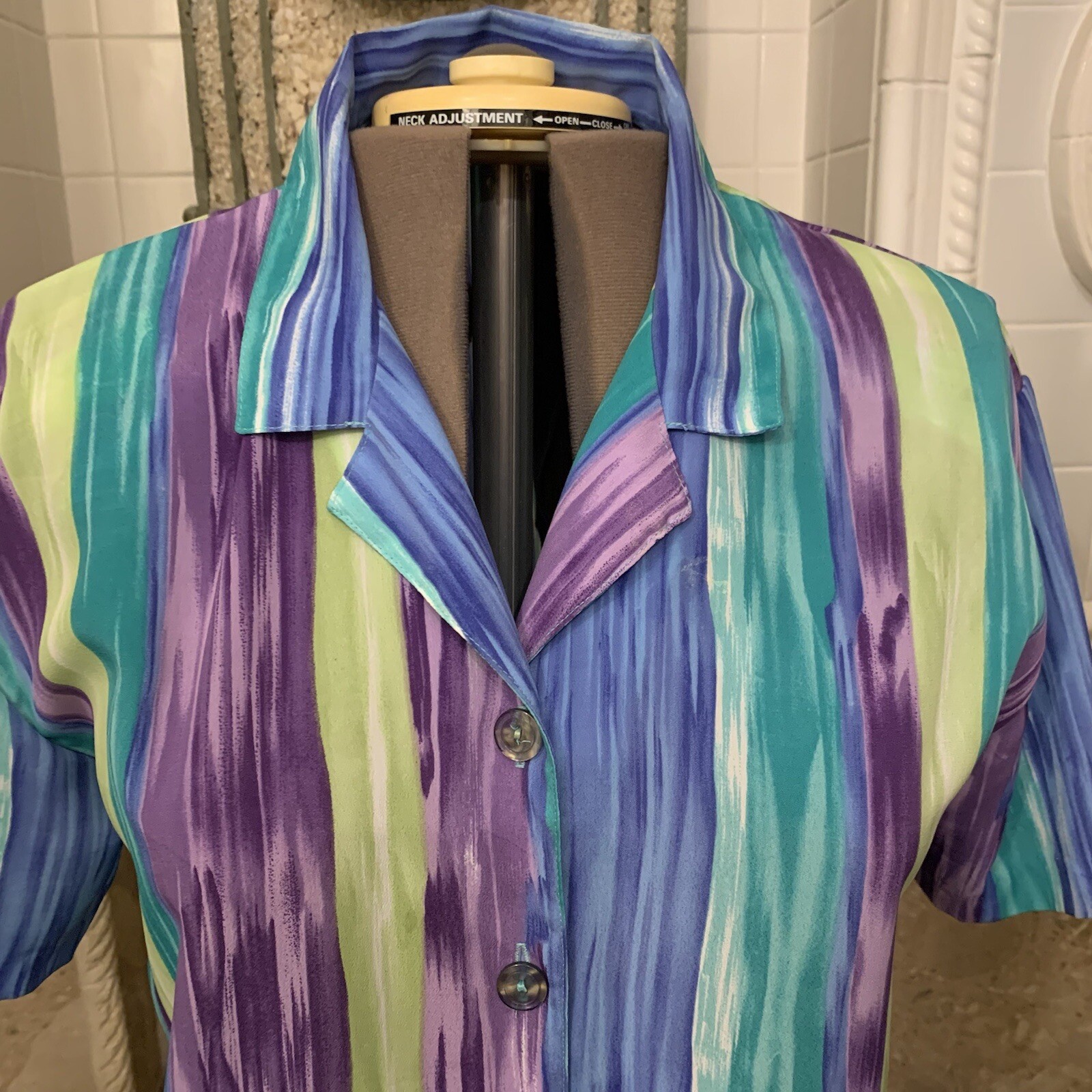 Teddi.  Oversized Medium.  Button Up.  Short Slee… - image 2