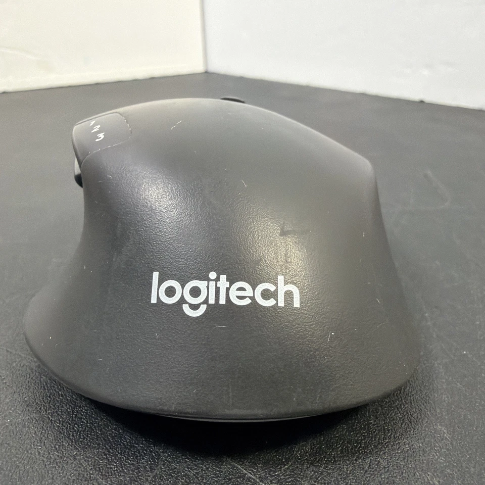 Logitech M720 Triathlon Wireless Mouse, Bluetooth, USB Unifying Receiver Dongle - Image 3 of 4