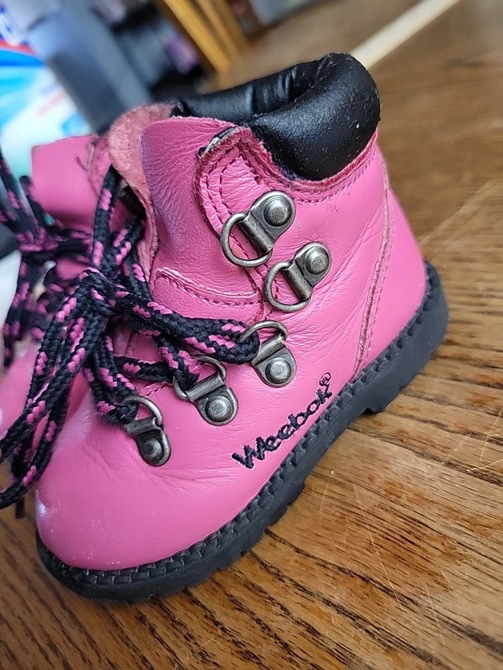 Botas Weebok vintage rosa y negro zapatos niño 4 buen estado Foto 2 de 4