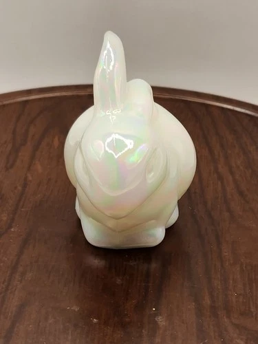 Vtg Fenton Glass Bunny Rabbit Figurine Iridescent. 2.25 x 3, 3".  marke ,Pre-own
