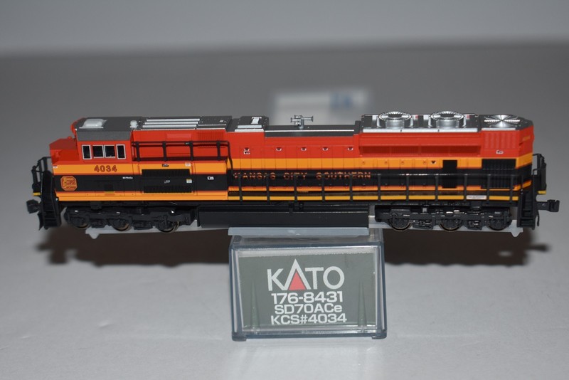 N Scale KATO 176-8431 Kansas City Southern SD70Ace Diesel Locomotive C57973