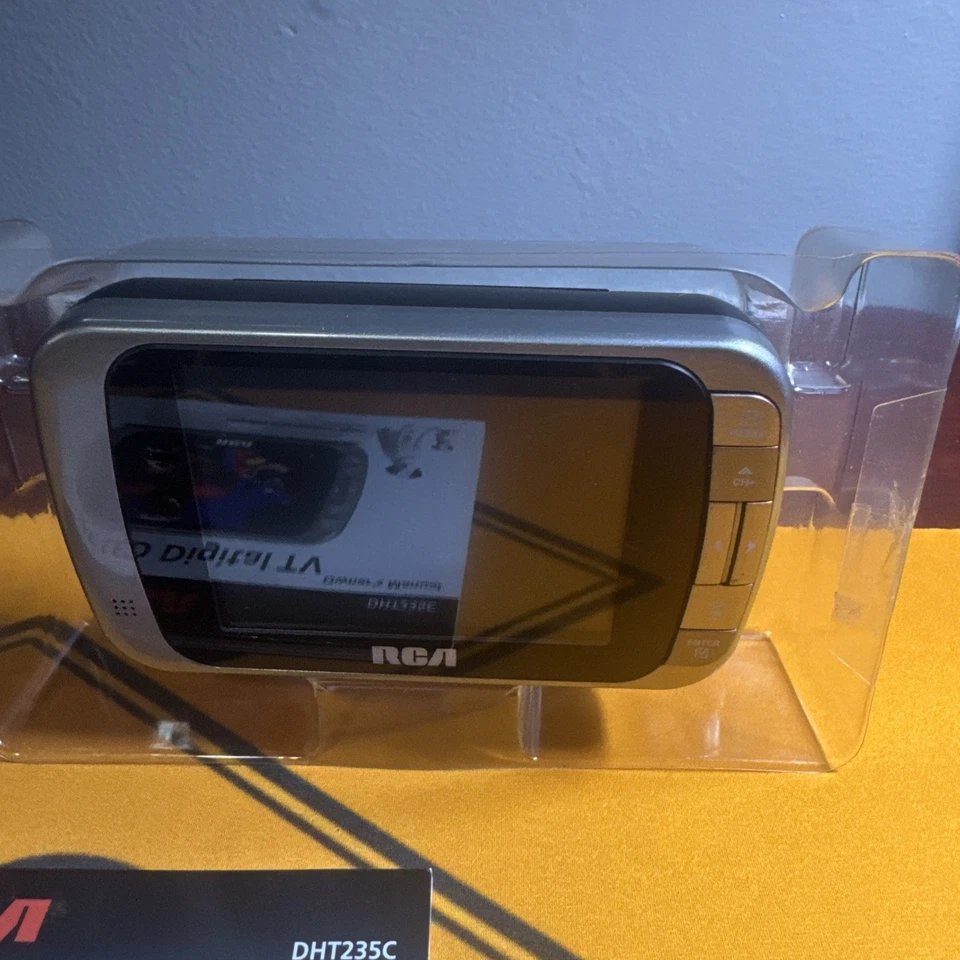 RCA DHT235C DTV Portable 3.5" LED Digital Handheld Color TV - New - Tested - Image 4 of 4