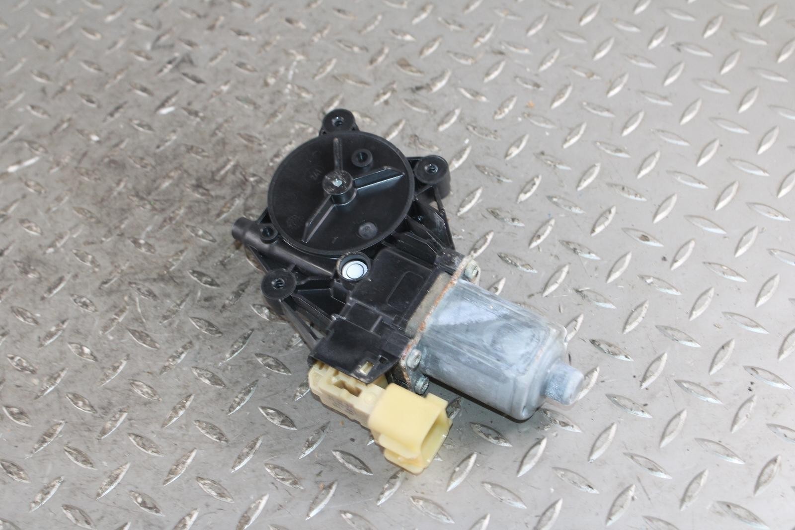 Maserati Ghibli 2014-2021 Rear Right Power window motor
