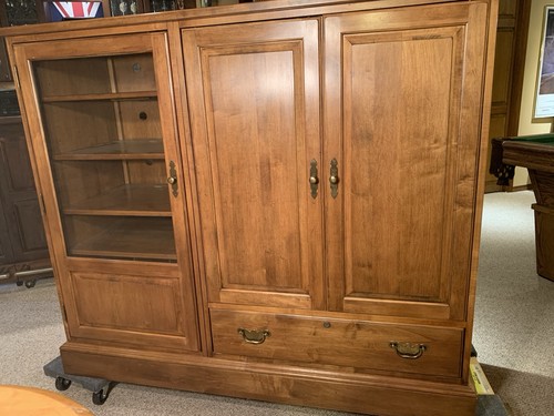 Ethan Allen Maple hardwood Entertainment/Dry Bar w/ Shelves, Drawer, Glass Door