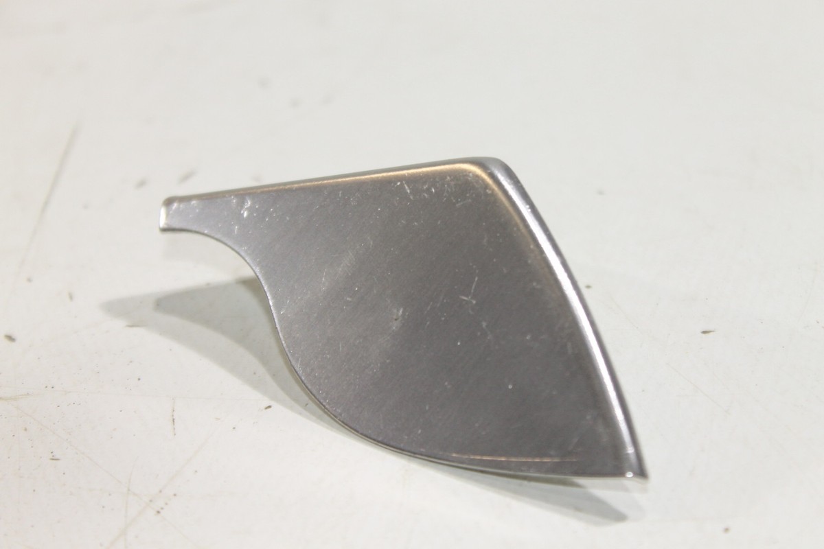 写真 HARLEY DAVIDSON NOS 58118-60 LEFT DEFLECTION PLATE BRACKET FLH