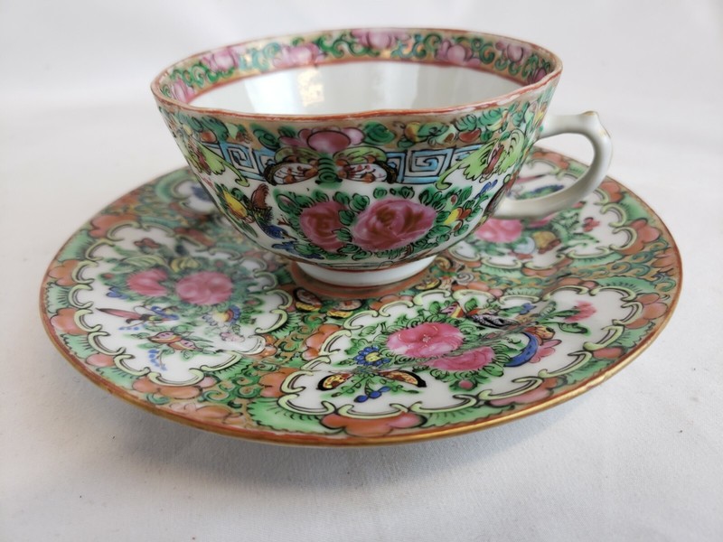 Excellent detailed antique chinese famille rose tea cup and saucer set 
