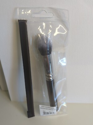 Zoeva 135 Petit Face Definer Brush BRAND NEW IN VINYL CASE