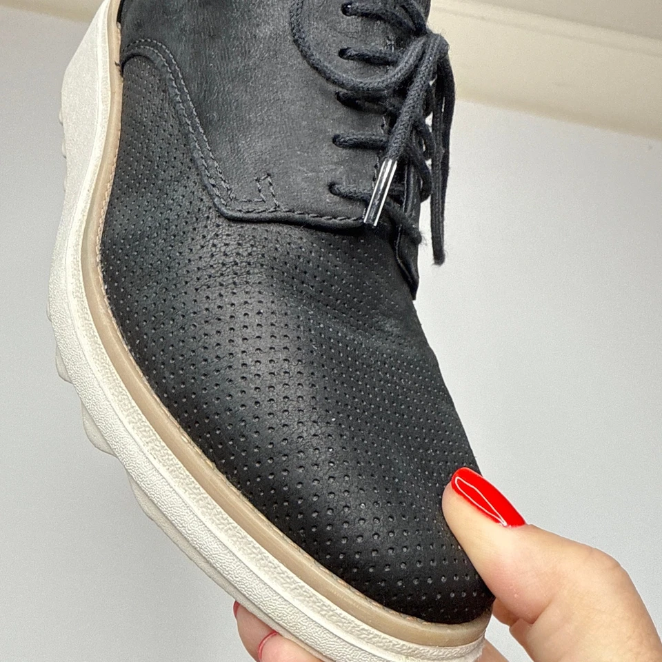 Clarks Sharon Crystal Women's Black Leather Flats Oxford Shoes Size 7.5 Comfort - Image 4 of 4