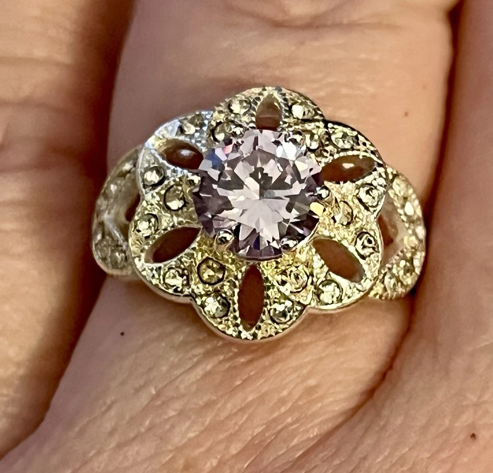 Lot of 2 Estate Size 10 Silver Tone Rings Light Purple Stone & Blue Stone - Image 4 of 4