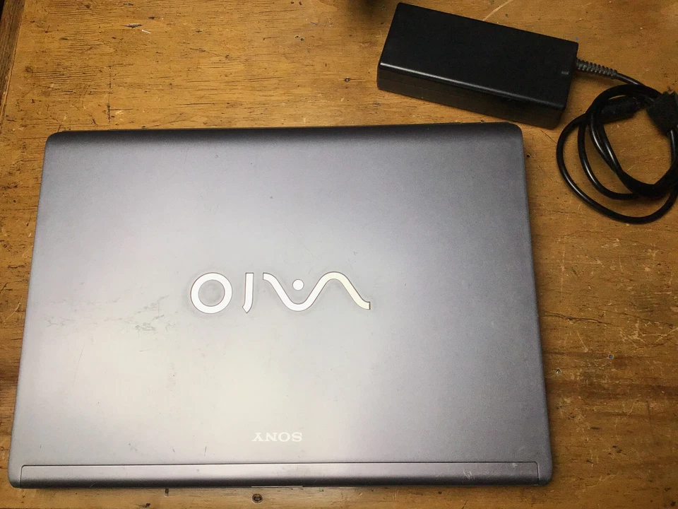 Portatile notebook laptop Sony Vaio VGN-SR59XG cpu Intel  + SSD 120 GB  + WIN 11 - Immagine 3 di 4