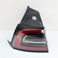 TESLA MODEL 3 AWD LED-Rücklicht hinten links 2020