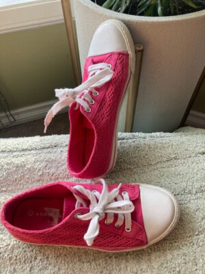 Airwalk Pink Lace Canvas Sneakers Shoes Women's size Low