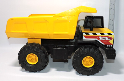 Tonka 354 17 pouces camion à benne basculante métal acier pressé jaune Hasbro 2012 BON BEAU - Photo 1/9