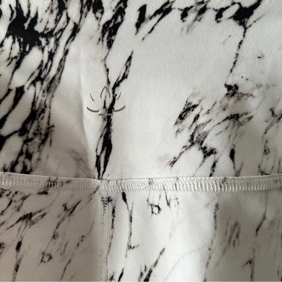 Beyond Yoga Olympus High Waisted Leggings Marble White Back size Small - Image 4 of 4
