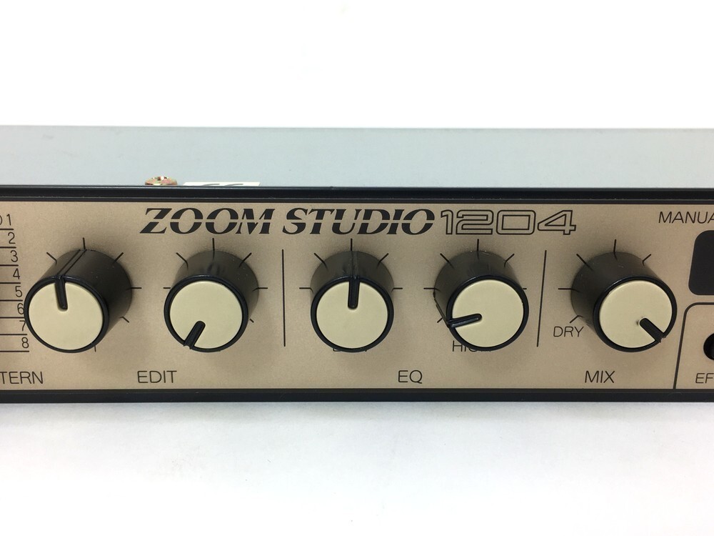 Zoom Studio 1204 Digital Reverb and Multi-Effect Signal Zoom Studio 1204 Digital Reverb and Multi-Effect Signal