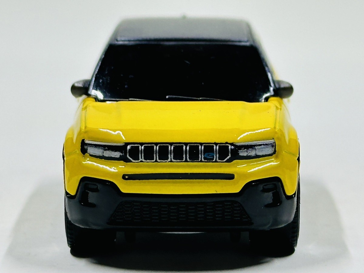 Jeep Avenger ミニカー Jeep Avenger w/ 3D Display - 1:64 Scale Diecast Collectible