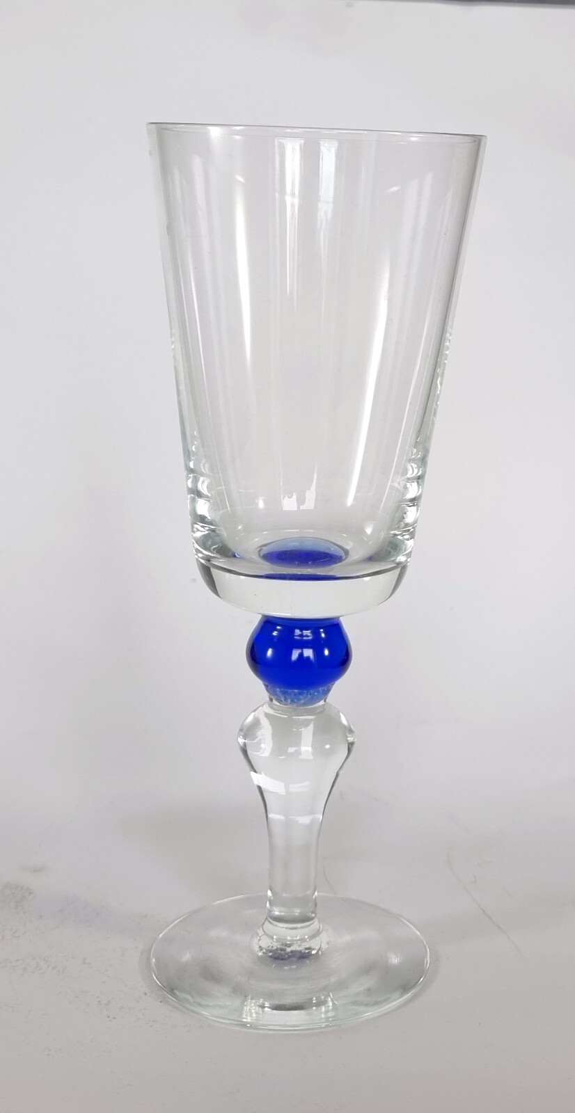 Ausgefallener interessanter Stamm blauer Knopf Cocktail Glas einzigartige Form