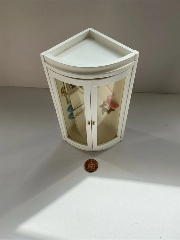 Cubículo de ducha de esquina 1:12 con grifos, cabezal de ducha, espejo, toallero - Casa de muñecas Foto 2 de 4