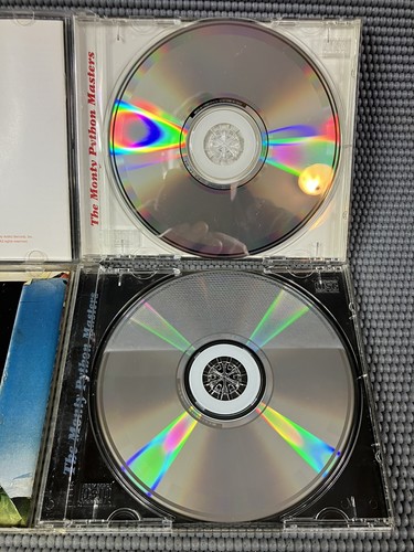 (2) Monty Python - The Soundtrack Of The Film & Monty Python Live CD Both NM - Foto 3 di 5