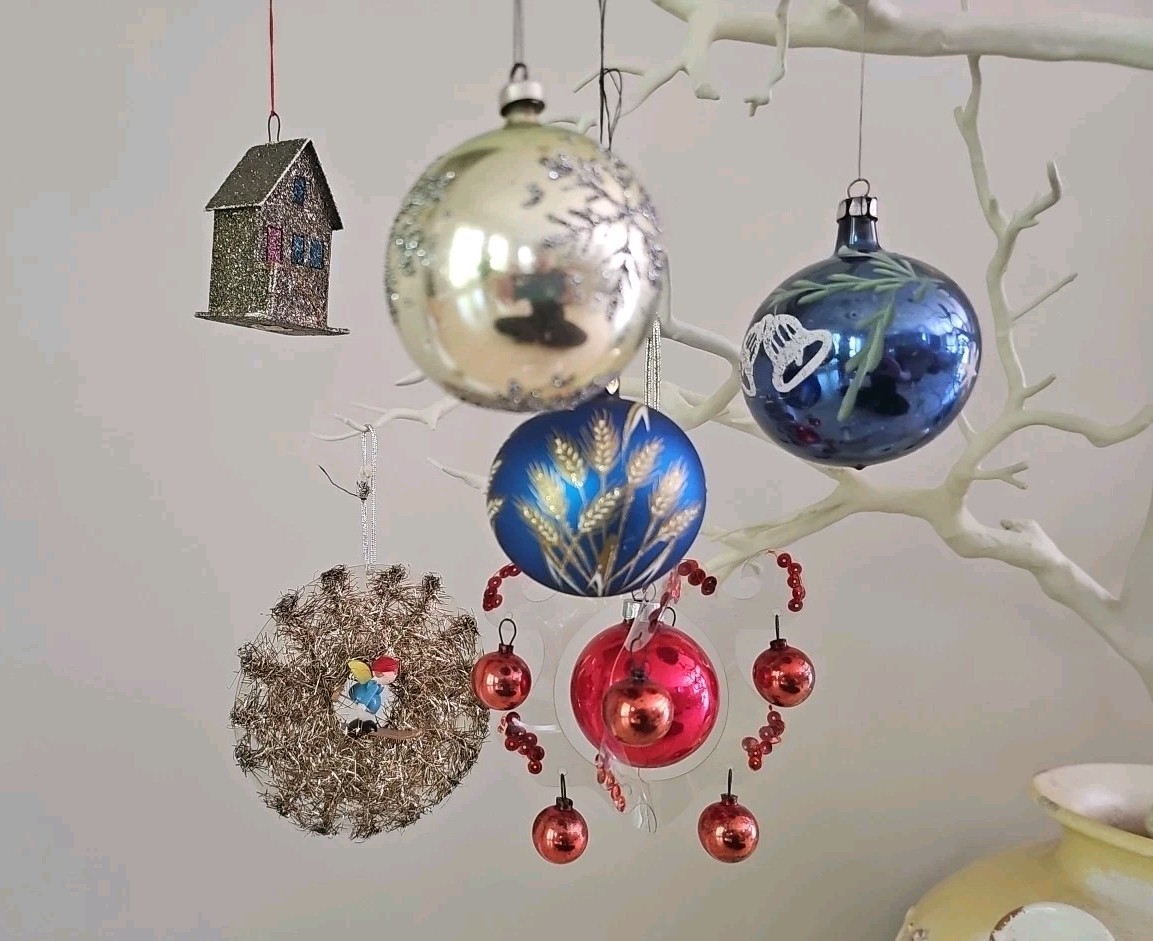 RAR Set Vintage skurrile Ornamente Lametta Putz Haus Glimmer handbemalt Kugeln 